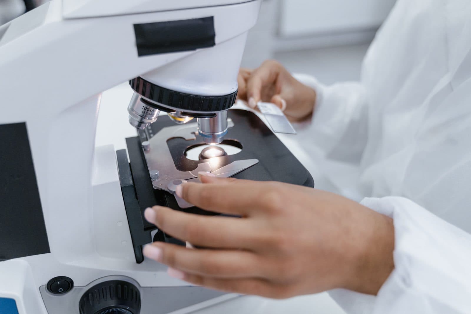 OEM Supplement Manufacturer in the USA: A Sourcing Guide for Asian Brands